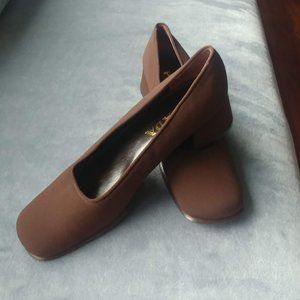 Prada  block heel square toe Pump